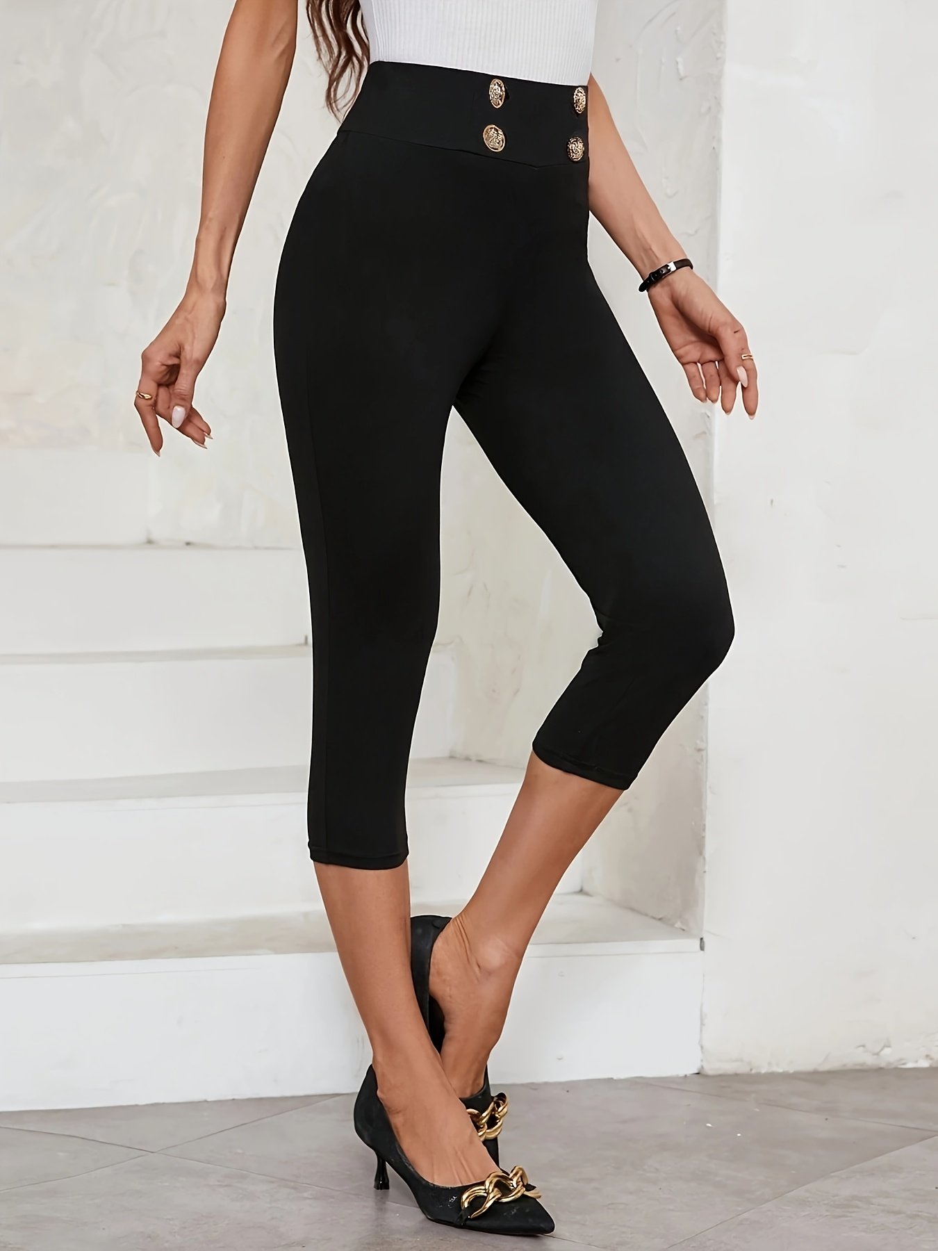 Leggings Capri Neri a Vita Alta con Bottoni - immagine 4