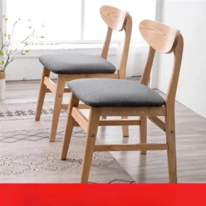 Sedie da pranzo moderne in legno massello con tavolo abbinato per un arredamento elegante della tua casa